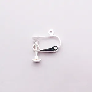 Vista dettagliata del convertitore per orecchini a vite placcato argento per gioielli DIY