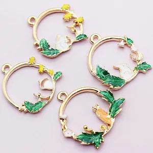 Goldene Legierung Anhänger mit Emaille-Hase und Eichhörnchen für DIY-Schmuckzubehör Set