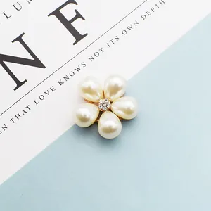 Fünfblättriges Perlen-Blumen-Zubehör mit Strasssteinen und goldener Basis für Brautschmuck