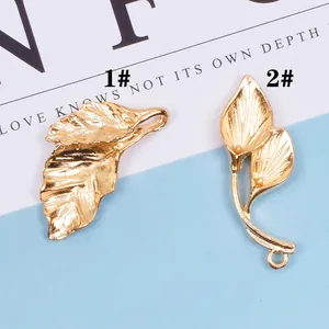 Elegante Blatt- und Calla-Lilien-Anhänger in Goldoptik für DIY-Haarschmuck und Accessoires