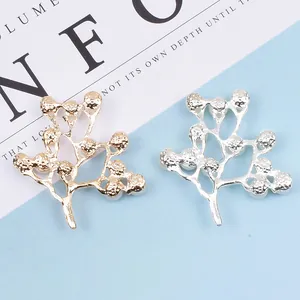 Goldenes und silbernes Blattzweig-Legierungszubehör mit 6mm Perlenstruktur für DIY-Schmuck