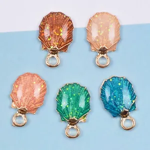 Fünf farbenfrohe muschelförmige Legierungsanhänger mit Goldrand und Glitzer für DIY-Schmuck