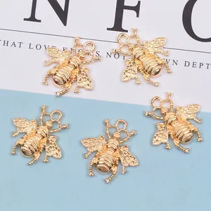 Fünf goldene Bienen-Anhänger aus Legierung für DIY-Schmuck und Haarschmuck