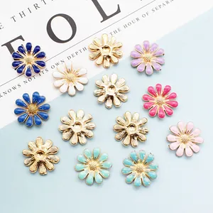 Bunte Gänseblümchen-Anhänger aus Legierung für DIY-Haarschmuck und Brautschmuck-Design