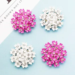 Set mit vier blumenförmigen Strass-Schnallen in Pink und Weiß für DIY-Haarschmuck