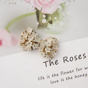 Goldenes Strass-Schleifen-Accessoire mit weißen Blumen für DIY-Schmuck und Haarspangen
