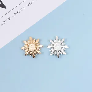Exquisite goldene und silberne Schneeflocken-Anhänger aus Metall für DIY-Schmuck