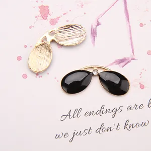 Emaille Sonnenbrille Anhänger mit Kristallen und Goldmetall für DIY Schmuckherstellung