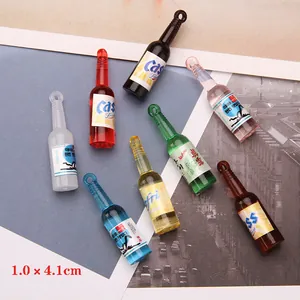 Kleurrijke mini hars bierflesje bedeltjes set voor DIY sieraden maken, maat 1,0x4,1 cm