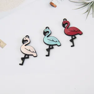 Flamingo Emaille-Metallanhänger in Rosa, Blau und Rot für DIY Schmuck und Schlüsselanhänger