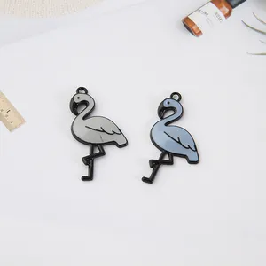 Flamingo Emaille Anhänger in Grau und Blau für DIY Schmuck und Schlüsselanhänger