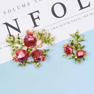 Rote Granatäpfel und grüne Blätter aus Legierung für DIY-Brautschmuck und Bastelarbeiten
