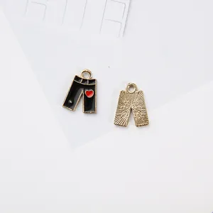 Anhänger für DIY-Schmuck aus schwarzer Emaille in Hosenform mit rotem Herz und Gold-Legierung