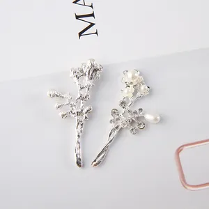 Silberne Zweig-Haaraccessoires mit weißen Perlen und funkelnden Strasssteinen für DIY-Schmuck