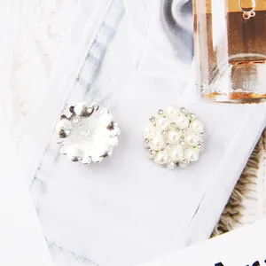 Star-shaped flower alloy accessories with white pearls and sparkling rhinestones