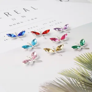 Set mit 8 farbenfrohen Libellen-Anhängern mit Kristallflügeln für DIY-Schmuckherstellung