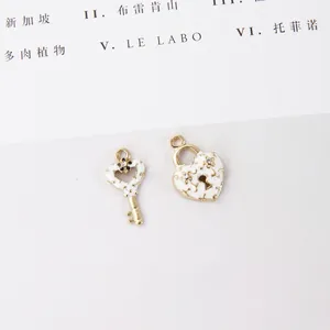 Pendentifs serrure coeur et clé en alliage doré avec émail pour la création de bijoux