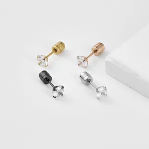 Détail de boucles d'oreilles zircon à quatre griffes avec fermoir à vis en quatre couleurs