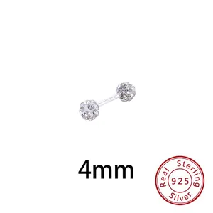 Nahaufnahme von S925 Sterling Silber Barbell-Ohrring mit 4mm Kristall besetzten Kugeln