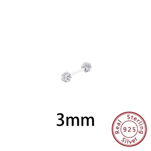 Makroaufnahme von 3mm S925 Silber-Hantel-Ohrring mit funkelnden Pavé-Kristallen