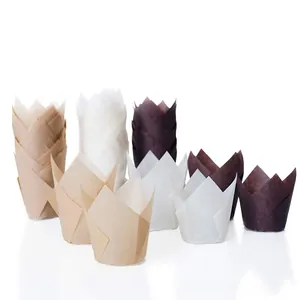 Details von Tulpen-Backförmchen aus fettdichtem Papier in Braun, Weiß und Kraft