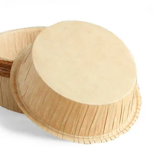 Détail de caissettes en papier kraft marron avec bords plissés pour moules à gâteaux
