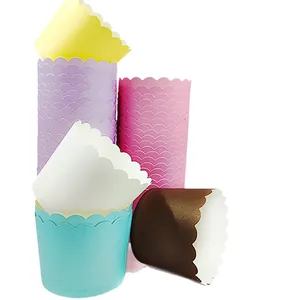 Juego de moldes para magdalenas de colores con borde ondeado para hornear en el horno