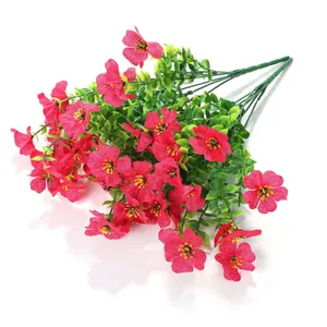 Künstliche Eukalyptus und rosenrote Violetten Seidenblumen für die Hausdekoration