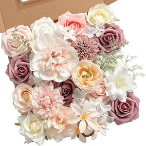 Vista detallada de flores artificiales rosa Morandi en caja para decoración de bodas