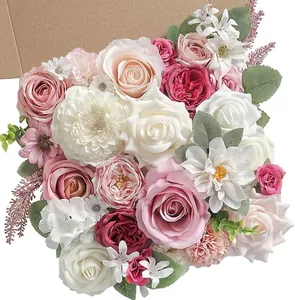 Vista superior de rosas y peonías artificiales en rosa y crema para arreglos de boda