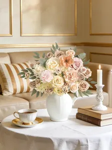 Arreglo de flores artificiales en jarrón cerámico blanco para decoración de hogar
