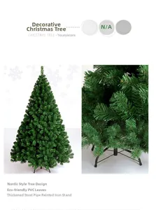 Détail des aiguilles en PVC vert dense et base en acier stable d'un sapin de Noël nordique