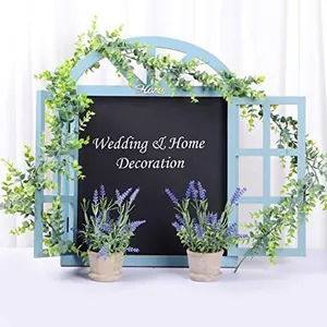 Blauw houten krijtbord met Home-bordje, eucalyptusranken en lavendelpotten