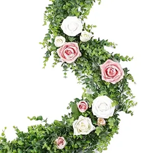 Kunstmatige eucalyptusrank met roze en witte rozen voor bruiloftsboogdecoratie
