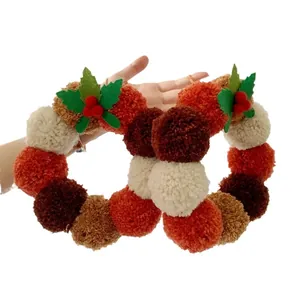 Set de dos accesorios para el pelo con pompones navideños y hojas de acebo decorativas