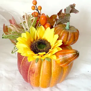 Herbstliche Tischdekoration mit Schaumstoff Kürbis Sonnenblume und Ahornblättern Deko