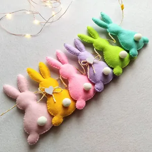 Porte-Couverts Lapin de Pâques Sac en Feutre Décoration Suspendue Avec Queue en Pompon Décor Rustique de Fête pour Maison