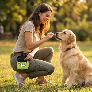 Bolsa verde portátil para premios de entrenamiento de perros con estampado de cachorro