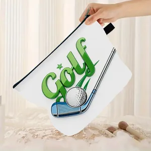 Vista dettagliata della borsa da trucco Golf con cerniera e scritte verdi stampate
