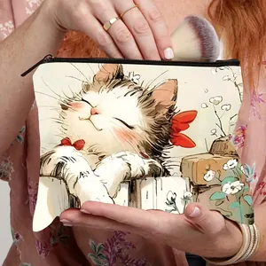 Détail de la trousse de maquillage chat montrant l'utilisation avec des pinceaux
