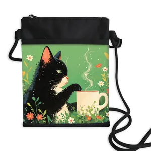 Bolso bandolera con ilustración artística de gato negro y plantas sobre tela negra resistente