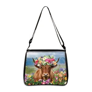 Sac fourre-tout avec imprimé vache des Highlands, motif fleurs et bandoulière réglable