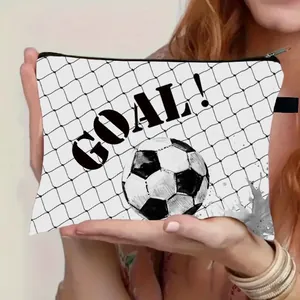 Grote voetbal make-uptas met GOAL! print en aquarelsportpatronen voor reizen