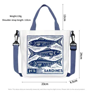 Sac bandoulière en toile blanche avec imprimé sardines bleues, sangle longue et poids de 130g