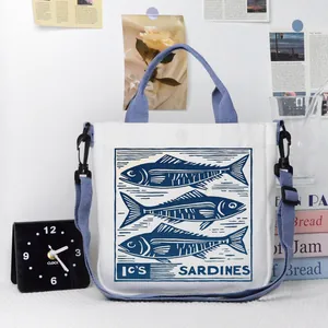 Grand sac cabas en toile blanche avec motif de poisson bleu et bandoulière réglable