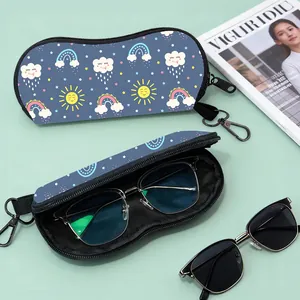 Draagbaar donkerblauw brillenkoker met regenboogprint, haak en ritssluiting voor zon