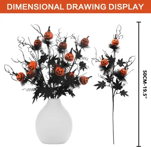Détail d'une branche d'Halloween avec mini citrouilles orange et feuilles de tulle noir