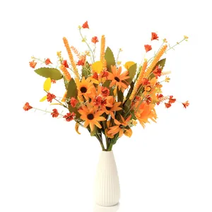 Tournesols et camomille artificiels dans un vase texturé blanc pour décor d'automne