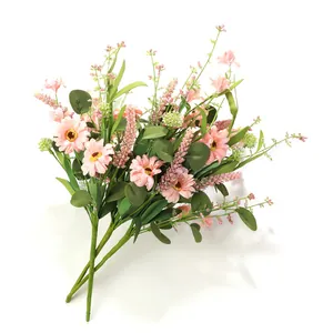 Bouquet de tournesols roses et lavande artificielle avec feuilles d'eucalyptus
