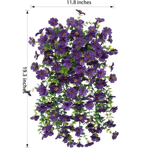 Detailansicht künstlicher lila Blumen mit Maßen von 30 cm mal 49 cm Größe